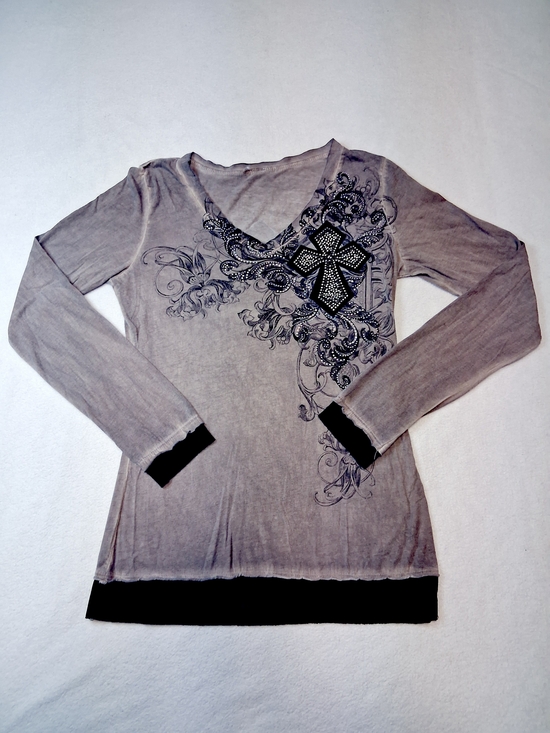 Tops - Vintage Y2K Grunge Women’s Grey V-Neck Long Sleeve Top with Embellished Cross